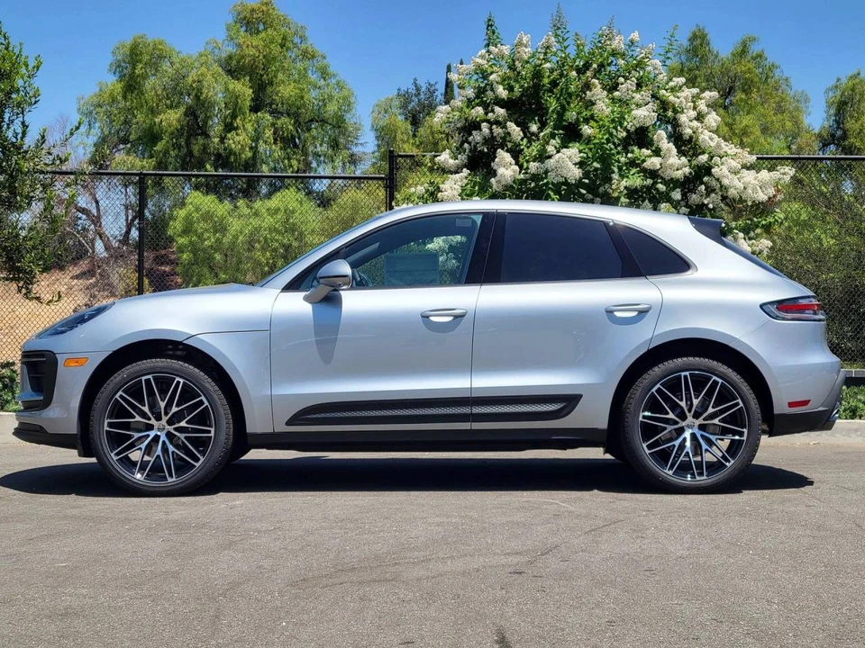 2026 Porsche Macan Electric - Image 2 of 5