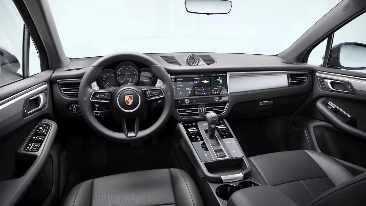 2026 Porsche Macan - Image 28 of 31