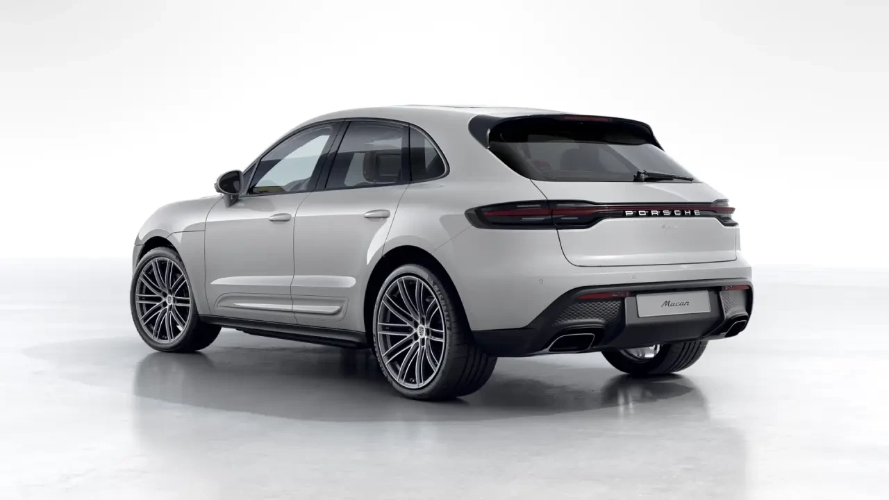 2026 Porsche Macan - Image 24 of 31