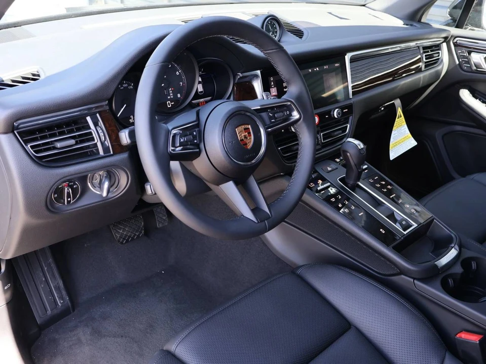 2026 Porsche Macan - Image 4 of 4