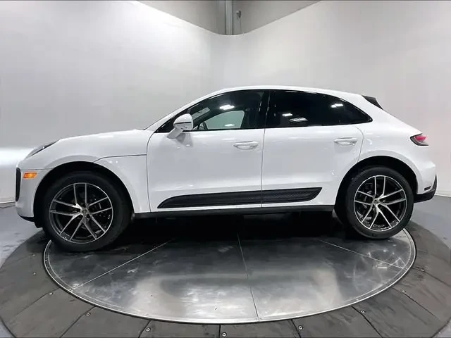 2026 Porsche Macan Electric - Image 15 of 31