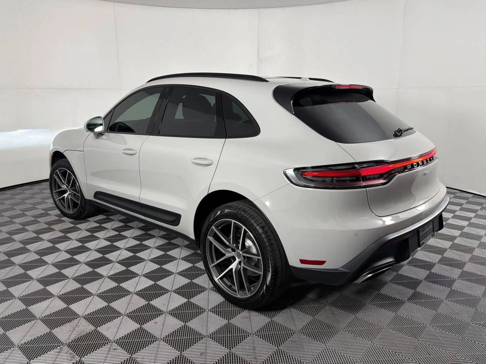 2026 Porsche Macan Electric - Image 3 of 5