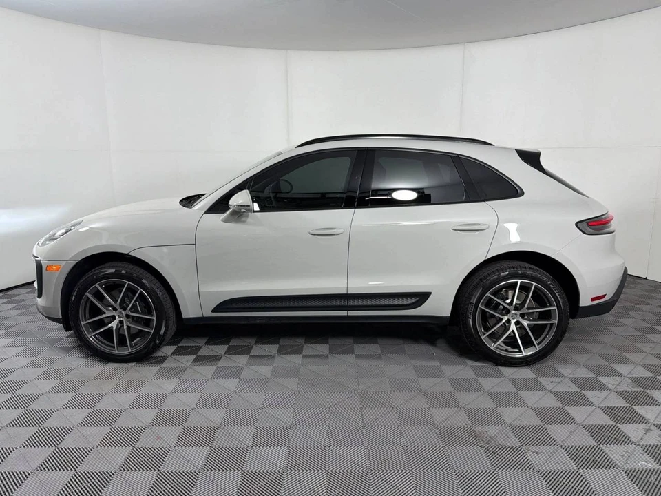 2026 Porsche Macan Electric - Image 2 of 5