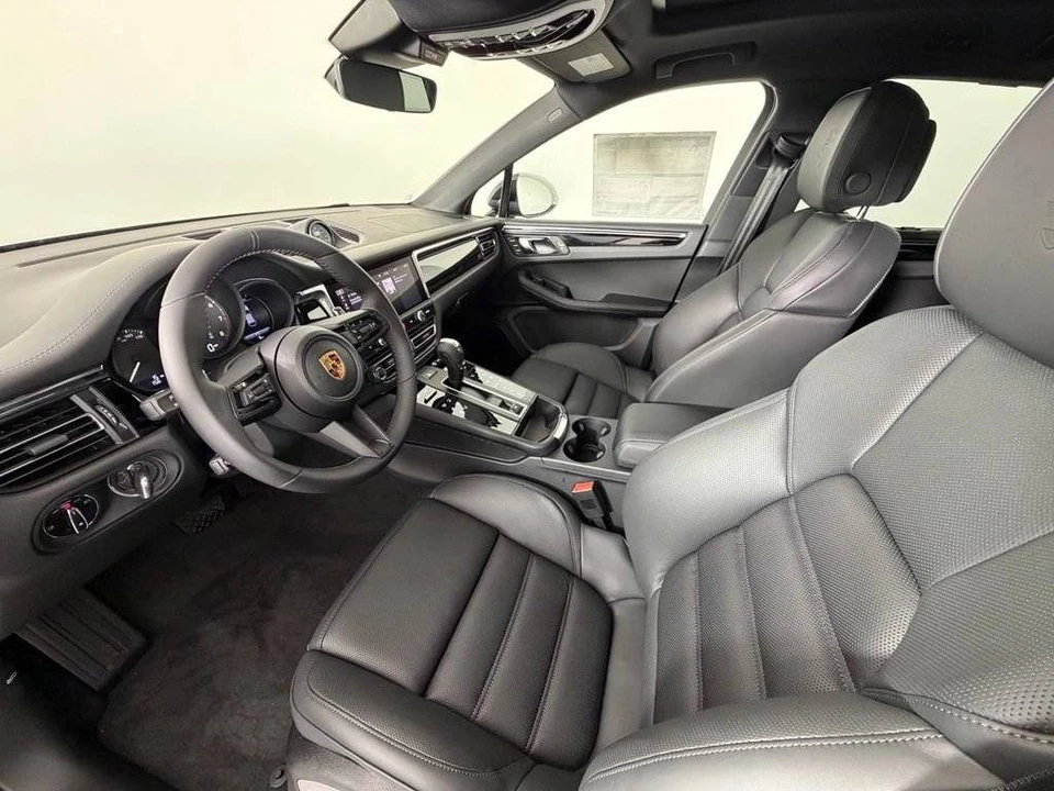 2026 Porsche Macan Electric - Image 4 of 4