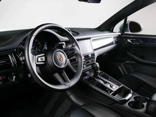 2026 Porsche Macan Electric - Image 4 of 5