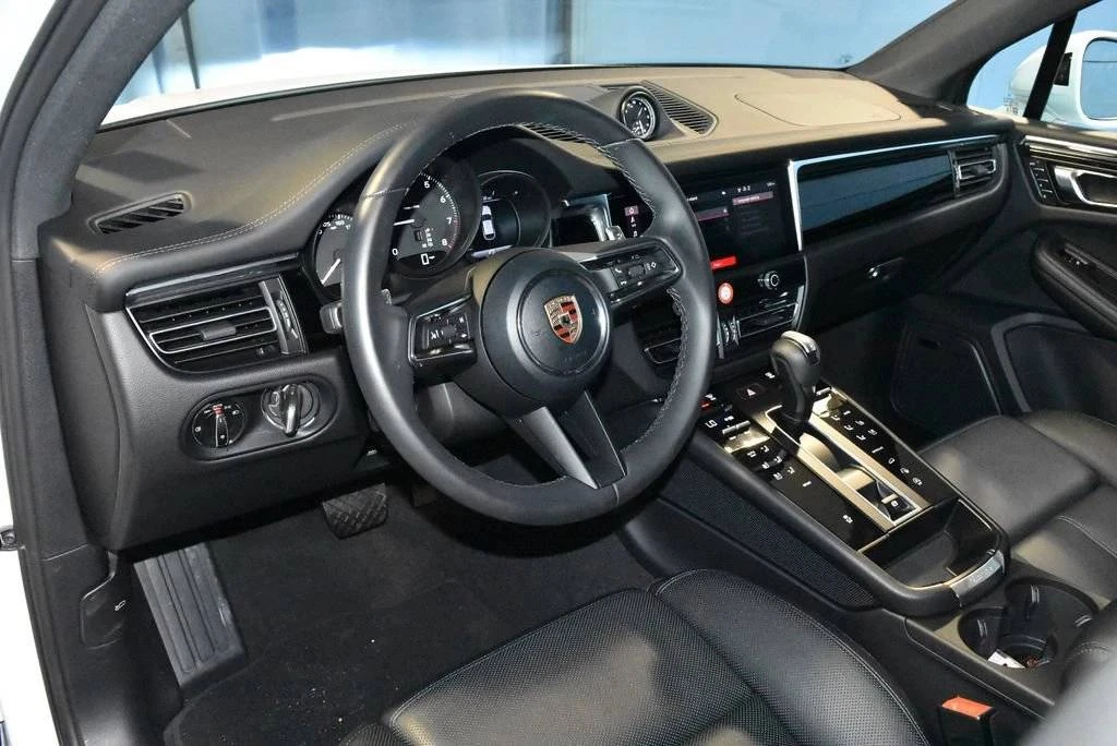 2026 Porsche Macan Electric - Image 4 of 4