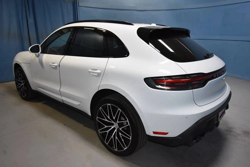 2026 Porsche Macan Electric - Image 3 of 4