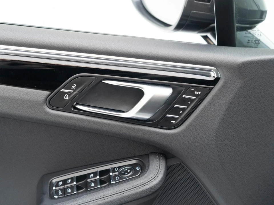 2026 Porsche Macan - Image 21 of 31