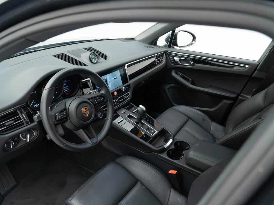 2026 Porsche Macan - Image 4 of 31