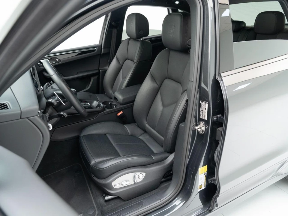 2026 Porsche Macan - Image 5 of 31