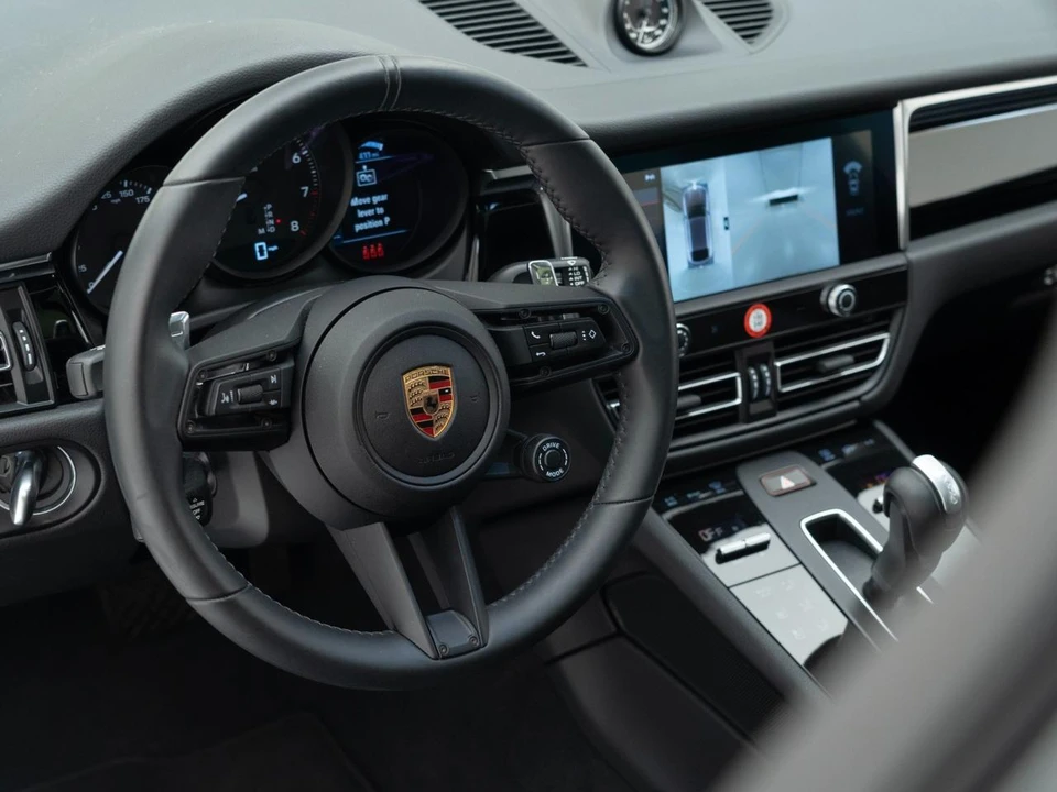 2026 Porsche Macan - Image 19 of 31