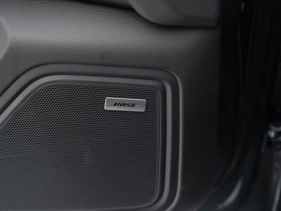 2026 Porsche Macan - Image 22 of 31