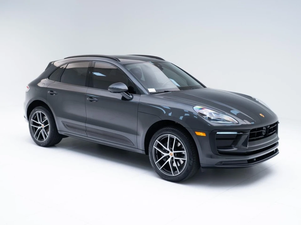 2026 Porsche Macan - Image 7 of 31