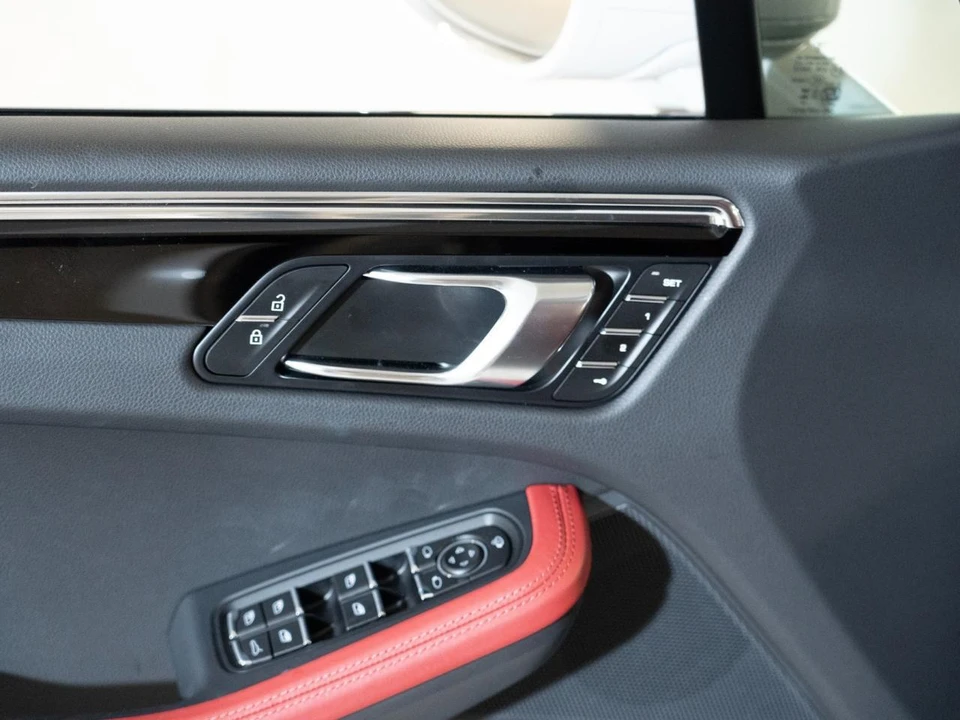 2026 Porsche Macan - Image 16 of 27