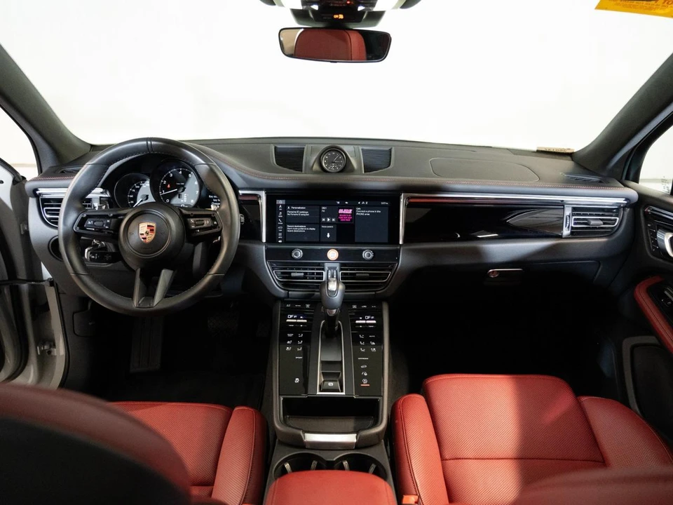 2026 Porsche Macan - Image 25 of 27