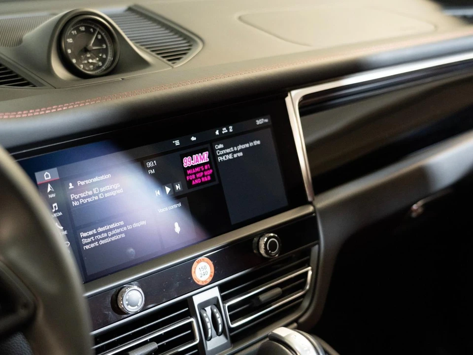 2026 Porsche Macan - Image 21 of 27