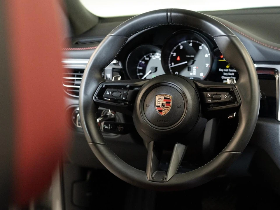 2026 Porsche Macan - Image 26 of 27
