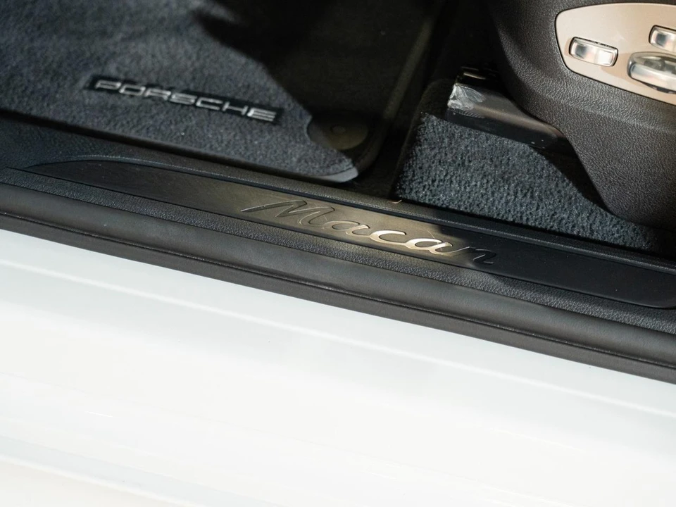 2026 Porsche Macan - Image 11 of 27