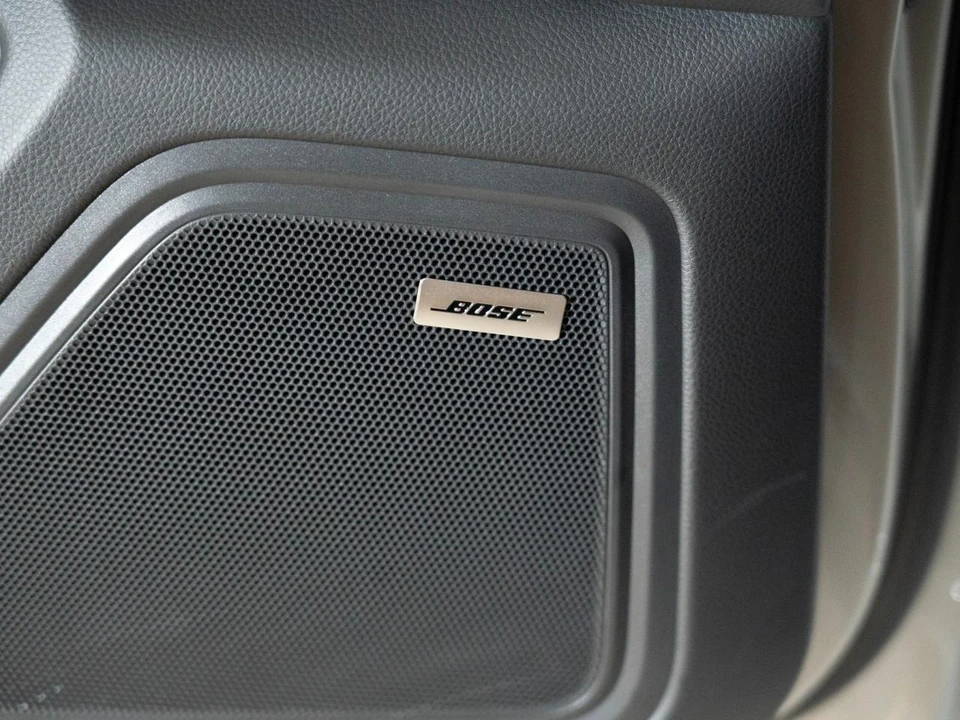 2026 Porsche Macan - Image 17 of 27