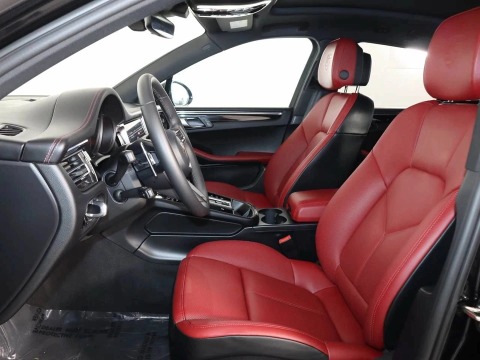 2026 Porsche Macan Electric - Image 5 of 5