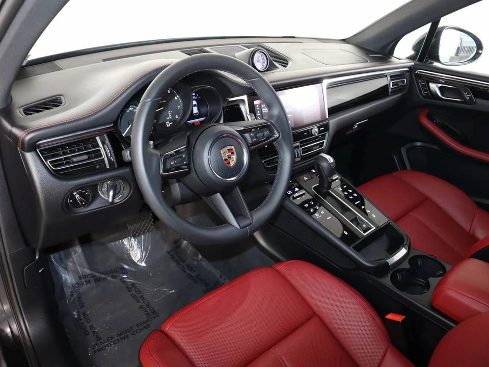 2026 Porsche Macan Electric - Image 4 of 5