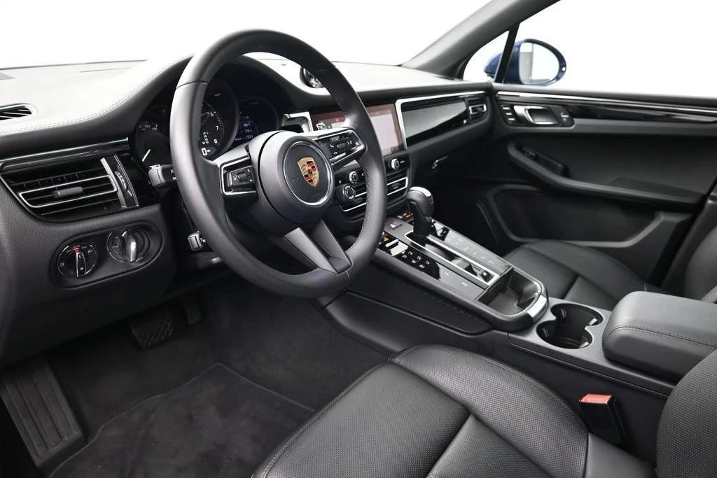 2026 Porsche Macan Electric - Image 4 of 5