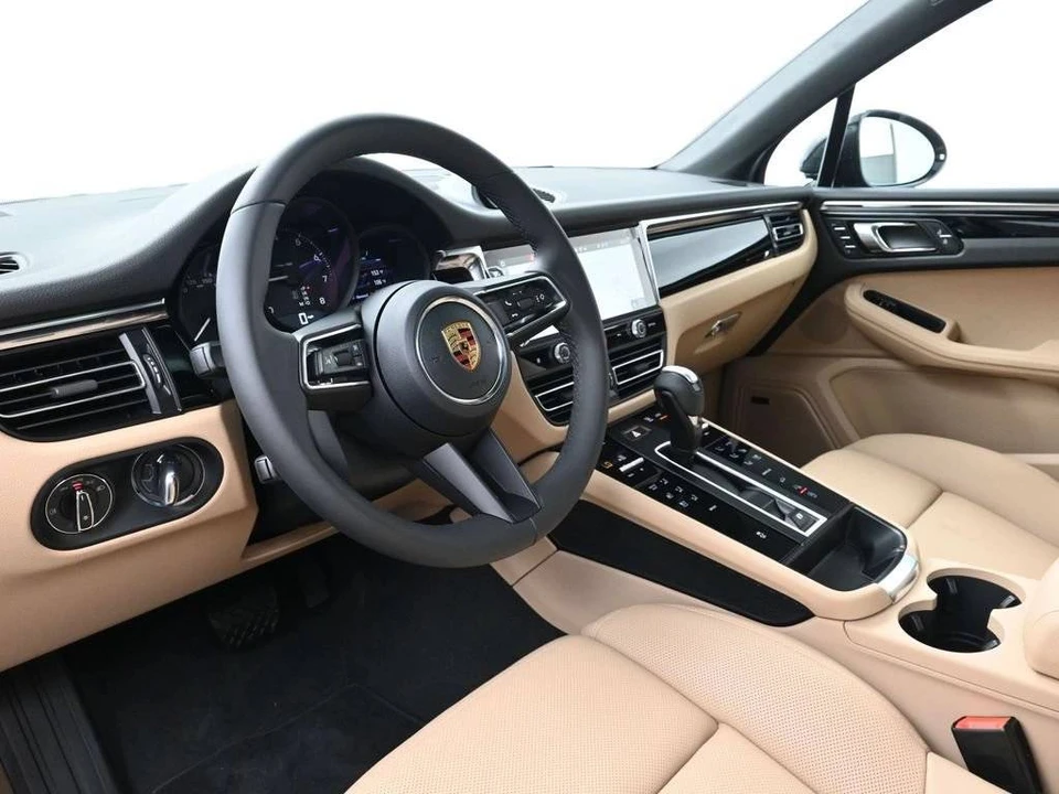 2026 Porsche Macan Electric - Image 4 of 5