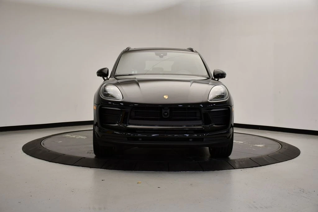 2026 Porsche Macan Electric - Image 10 of 31