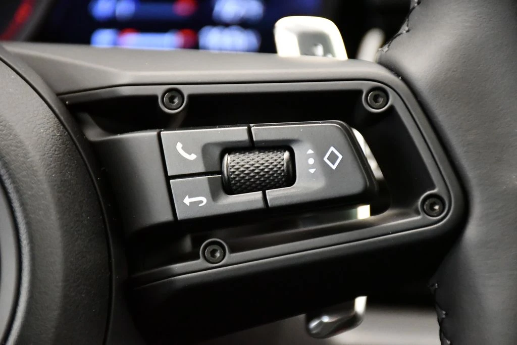 2026 Porsche Macan Electric - Image 28 of 31
