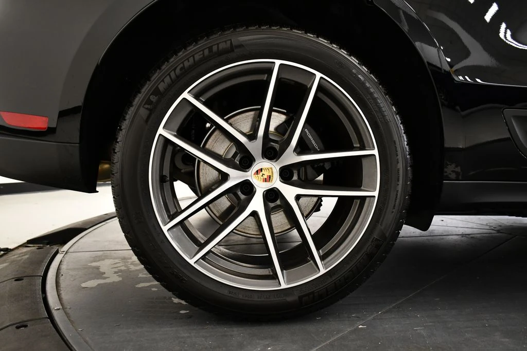 2026 Porsche Macan Electric - Image 17 of 31