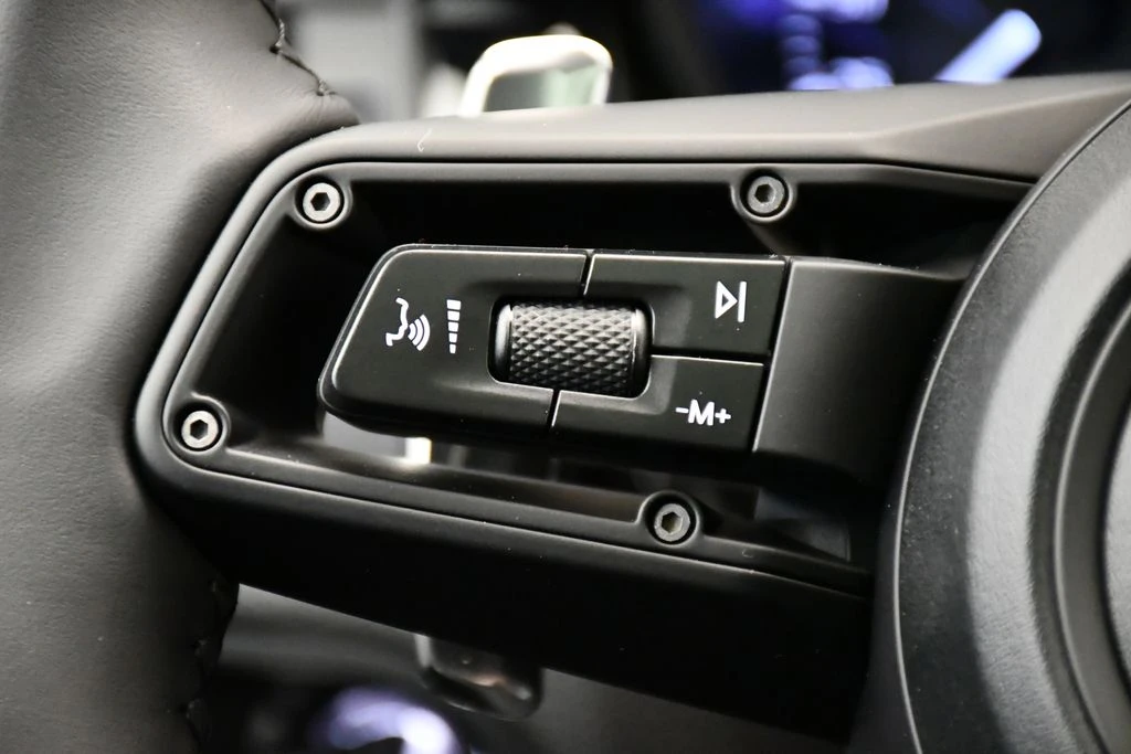 2026 Porsche Macan Electric - Image 27 of 31