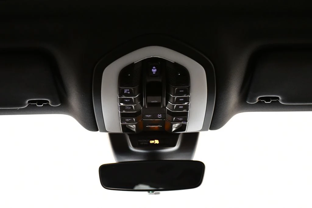 2026 Porsche Macan Electric - Image 24 of 31