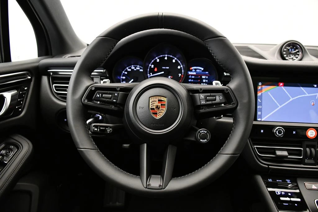 2026 Porsche Macan Electric - Image 26 of 31