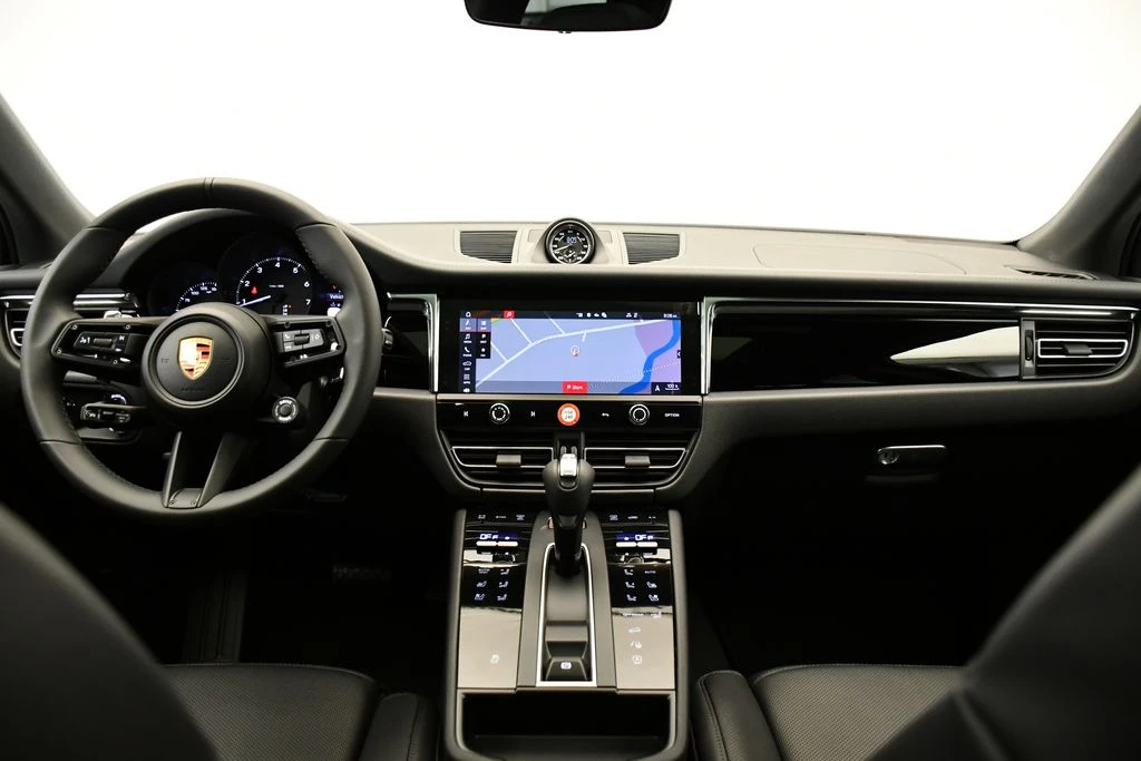 2026 Porsche Macan Electric - Image 21 of 31
