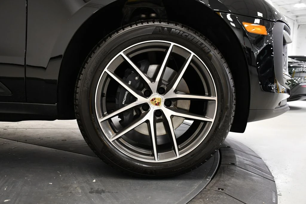 2026 Porsche Macan Electric - Image 18 of 31