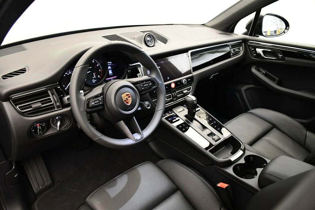 2026 Porsche Macan Electric - Image 4 of 31