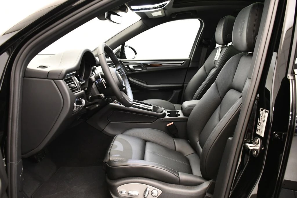2026 Porsche Macan Electric - Image 5 of 31