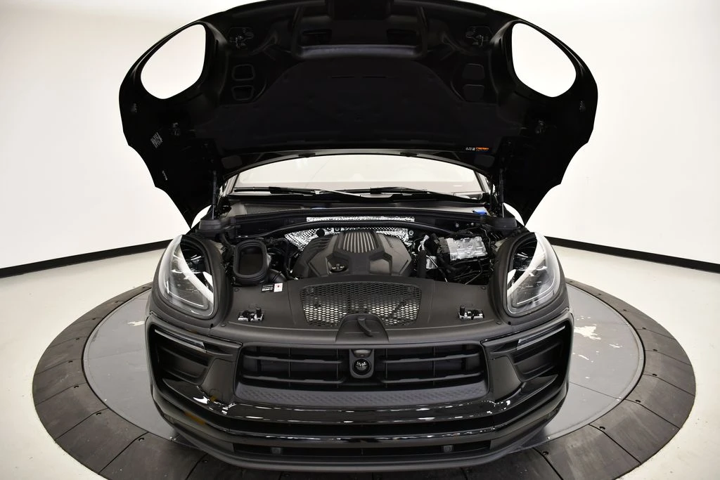2026 Porsche Macan Electric - Image 13 of 31