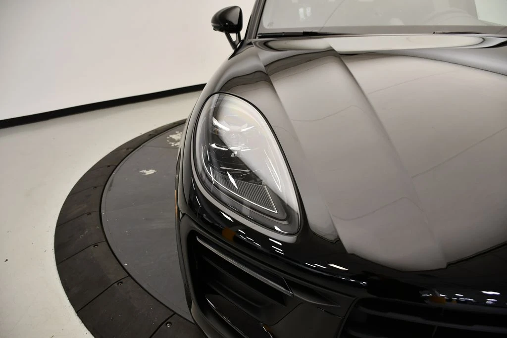 2026 Porsche Macan Electric - Image 14 of 31