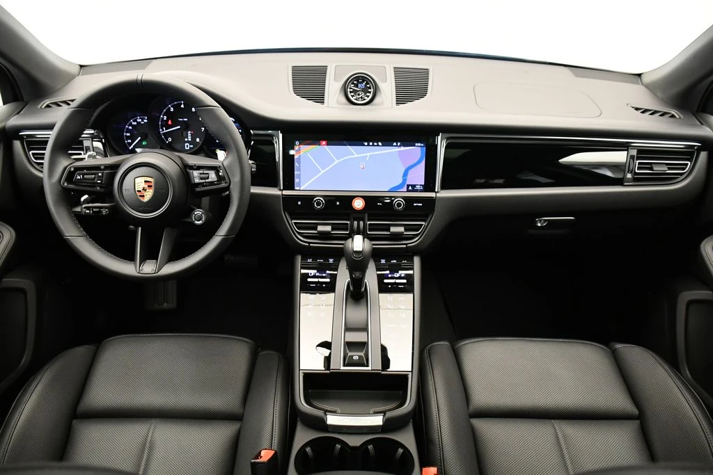 2026 Porsche Macan Electric - Image 22 of 31