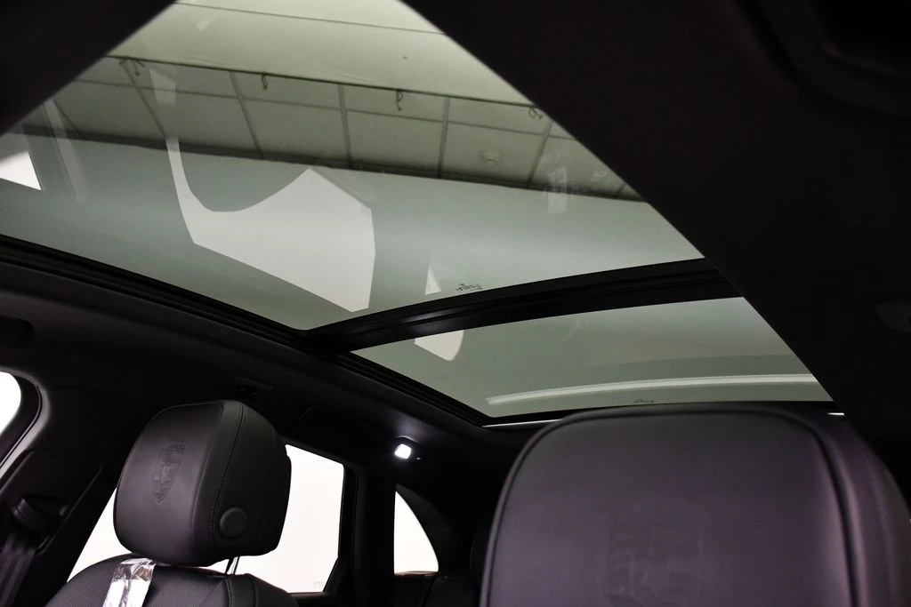 2026 Porsche Macan Electric - Image 19 of 31