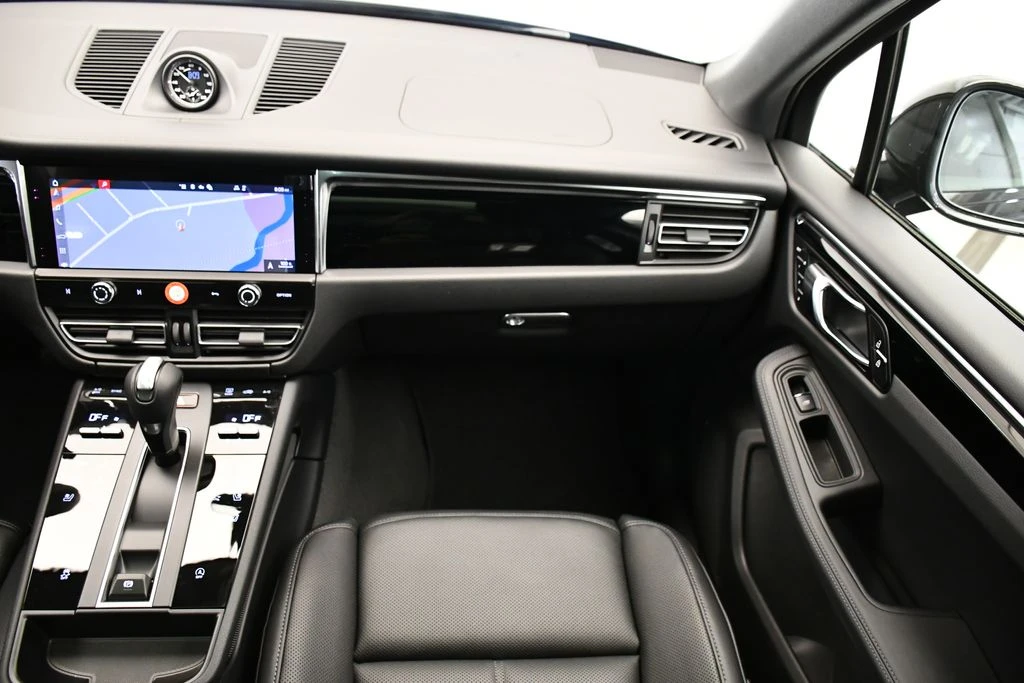 2026 Porsche Macan Electric - Image 23 of 31
