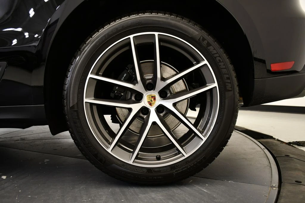 2026 Porsche Macan Electric - Image 16 of 31