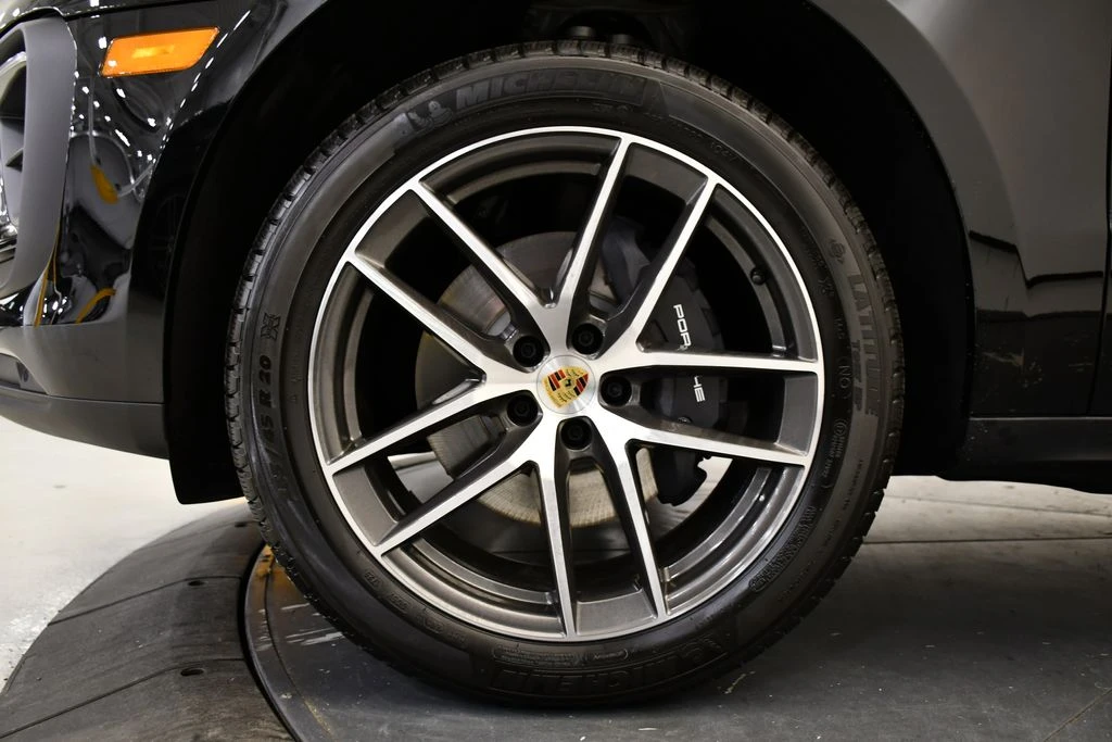 2026 Porsche Macan Electric - Image 15 of 31