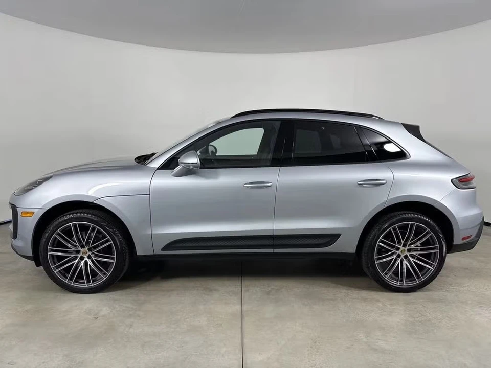 2026 Porsche Macan - Image 12 of 31