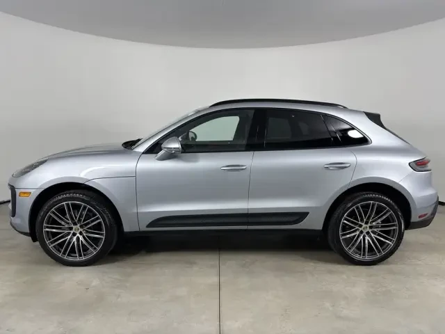2026 Porsche Macan - Image 14 of 31