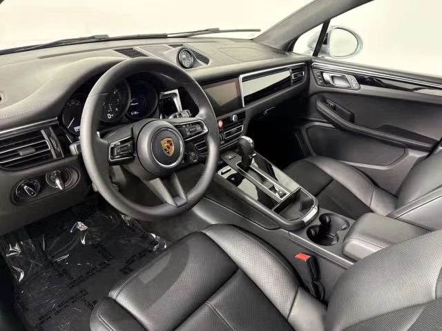2026 Porsche Macan - Image 26 of 31