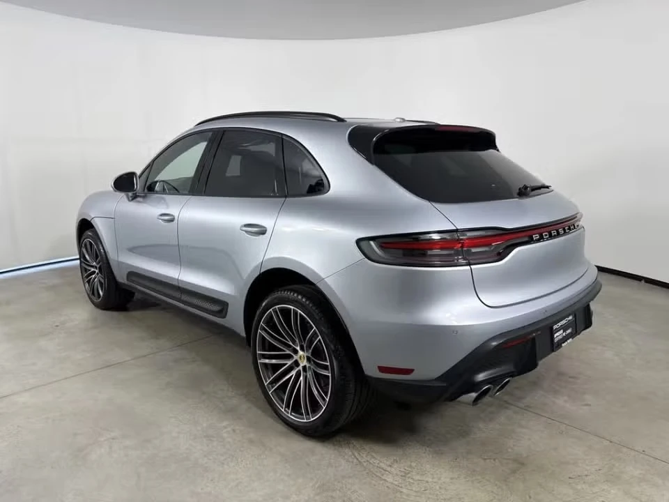 2026 Porsche Macan - Image 19 of 31