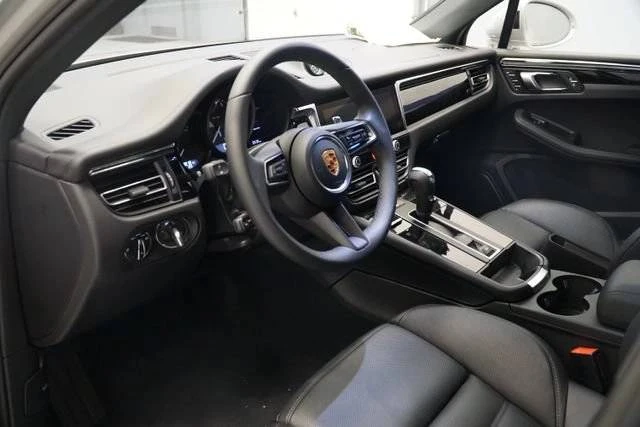 2026 Porsche Macan Electric - Image 4 of 5