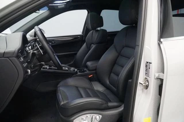 2026 Porsche Macan Electric - Image 5 of 5